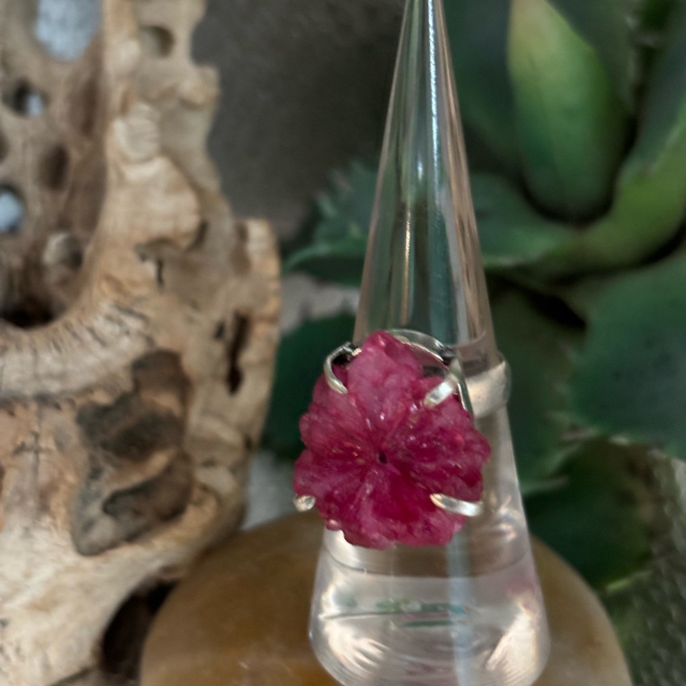 Size 7 pink titanium Druzy Ring, colorful and bright